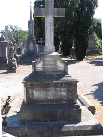 08_10_octpic1.jpg - John D’Alton Memorial, Glasnevin Cemetery, Dublin (October 2005 Issue)
