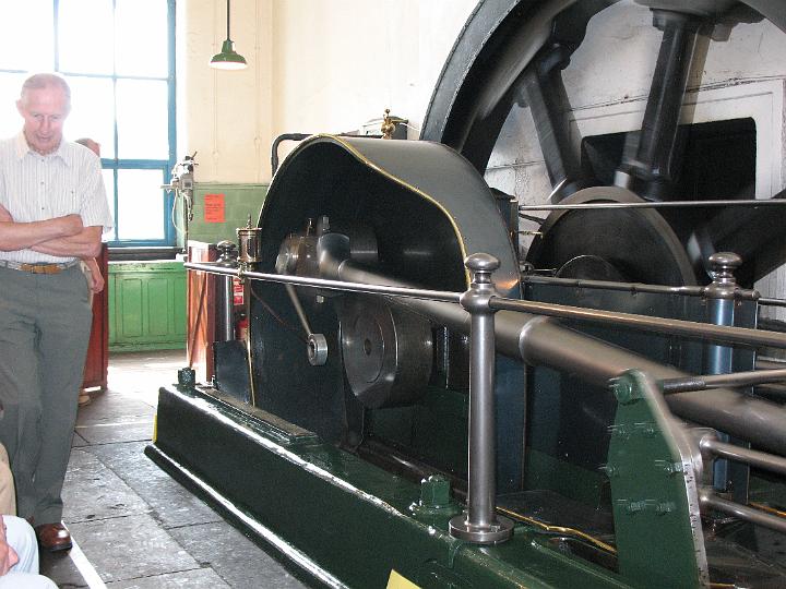 mi_satpm_IMG_0361.jpg - Geoffrey Dalton in the engine room (MI)