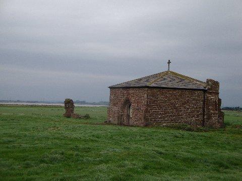 md_sunam_pic27.jpg - The Chapterhouse, Cockersand Abbey, 23 August 2009, with Morecambe Bay in the background (MD)