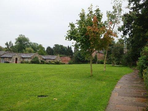 md_sunpm_pic36.jpg - Some of the recently built time share apartments at Thurnham Hall... (MD)