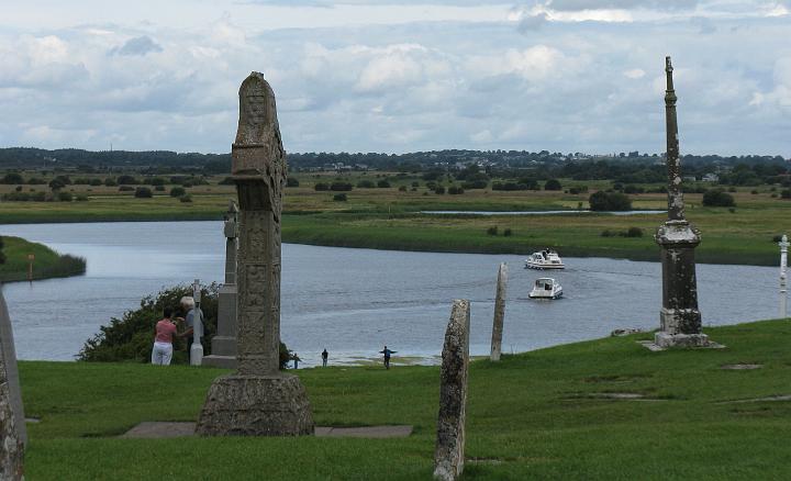 RiverShannon&Graves.jpg - Tombstones and River Shannon in background (CN)
