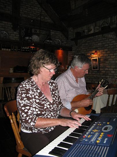 Thatch-Ciaran&Collette.jpg - Collette & Ciaran Dalton start the music (CN)