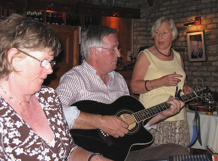 Thatch-Collette,Ciaran&Maureen.jpg - ......and then joined by Maureen Collins (CN)