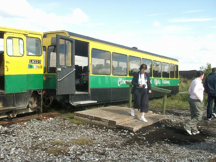 PICT0962.JPG - The train stops in the middle of the bog (MD)
