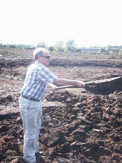 PICT0969.JPG - and he succeeds too! (MD)