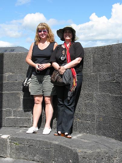 Regina&Ana.jpg - Regina Negrycz and Ana O'Connell at Athlone Castle (CN)