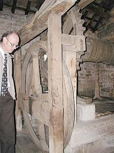 07_09_seppic4.jpg - John Dalton inspecting the winding gear in the Tudor well house (September 2004 Issue)