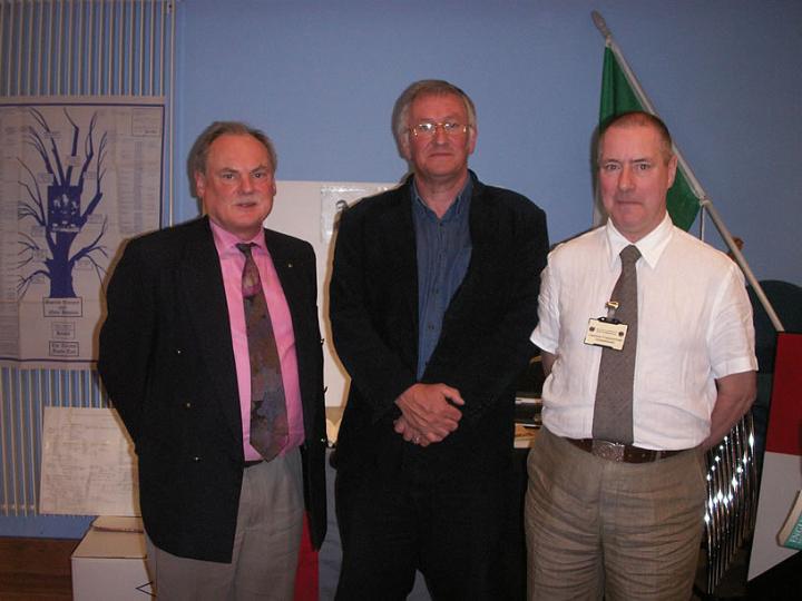 10_07_clansofireland.jpg - Michael Dalton and Ciaran Dalton with Cahir Tierney, Chairman of the Board of The Clans of Ireland Limited (July 2007 Issue)