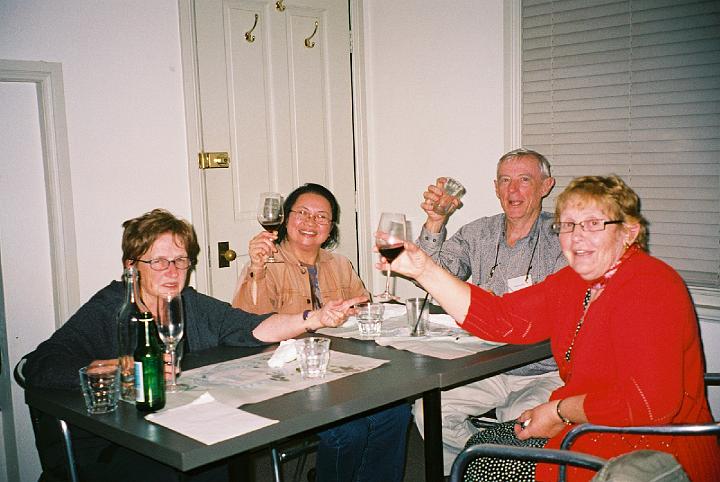 mc_frieve_pic03.JPG - Wendy, Mary Ann, Ralph and Jilly - Friday night in Orange (MC)
