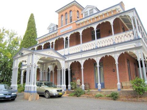 pat_satam_0382.JPG - The imposing frontage of Duntryleague House (PD)