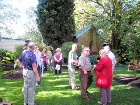 pat_satpm_0402.JPG - In the garden, Mena House (PD)