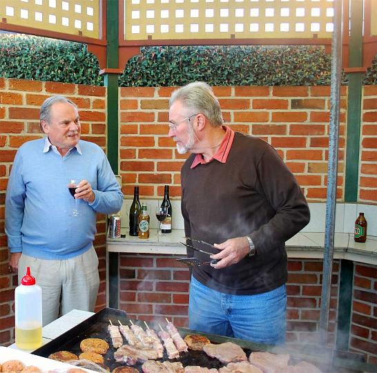 dp_sun_DuntryBBQ2.jpg - Michael Neale Dalton & John Dalton discussing BBQ technique (DP)