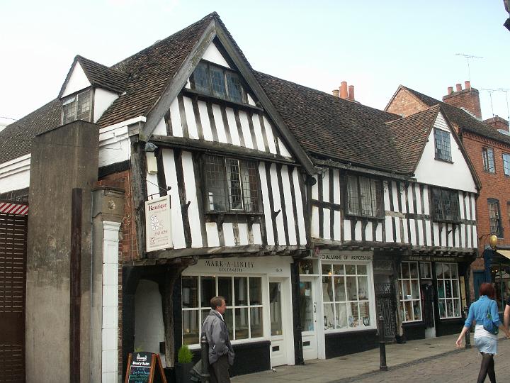 PICT0238.JPG - Typical Elizabethan building