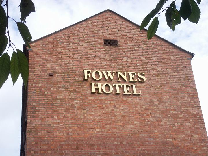 PICT0308.JPG - Fownes Hotel